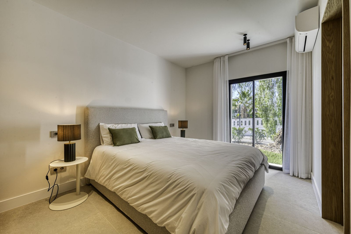 5 Bed Townhouse for sale in El Rosario Costa Del Sol, Málaga, Spain