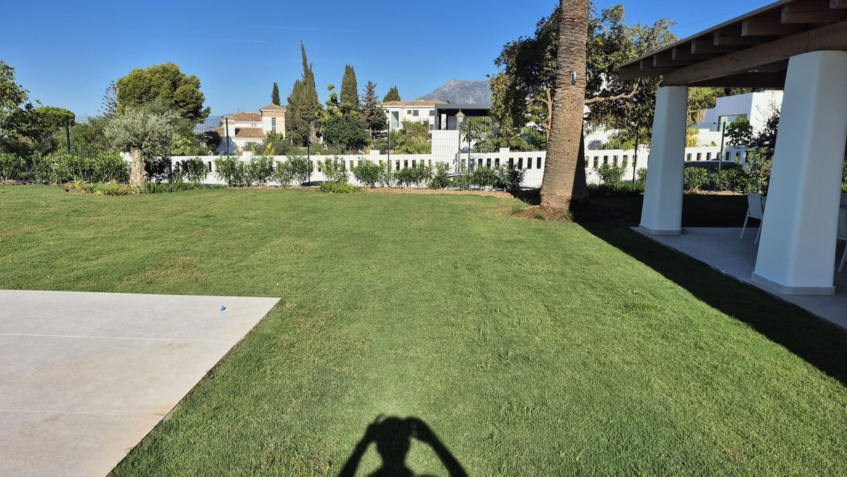 5 Bed Townhouse for sale in El Rosario Costa Del Sol, Málaga, Spain