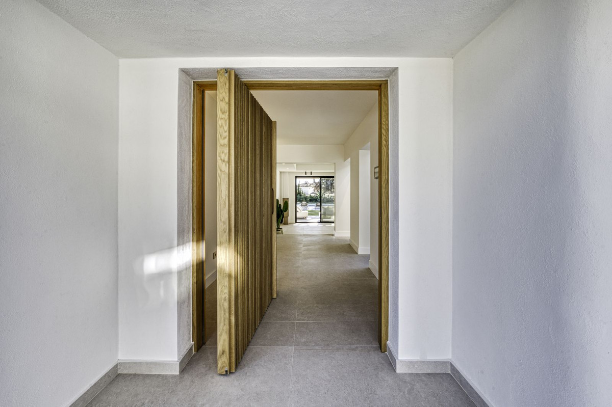 5 Bed Townhouse for sale in El Rosario Costa Del Sol, Málaga, Spain