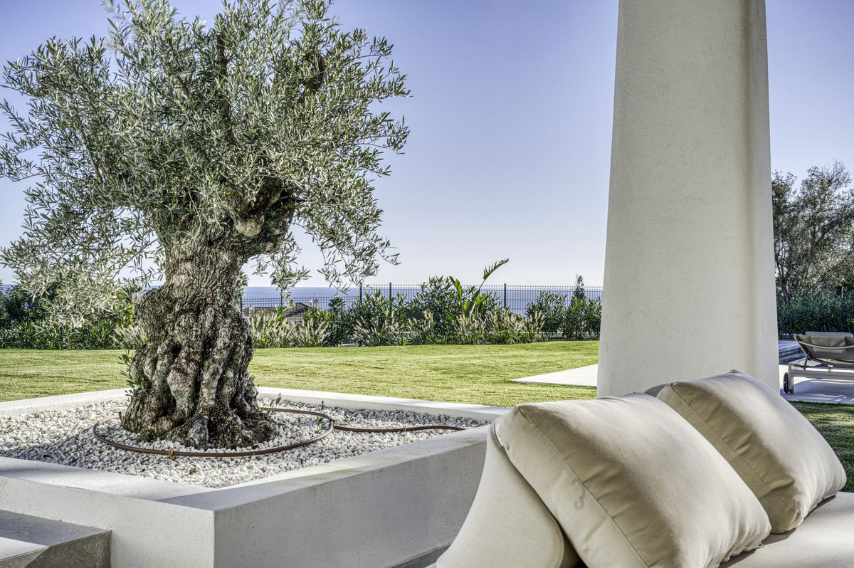 5 Bed Townhouse for sale in El Rosario Costa Del Sol, Málaga, Spain