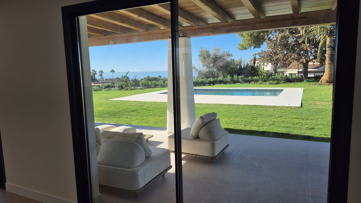 5 Bed Townhouse for sale in El Rosario Costa Del Sol, Málaga, Spain