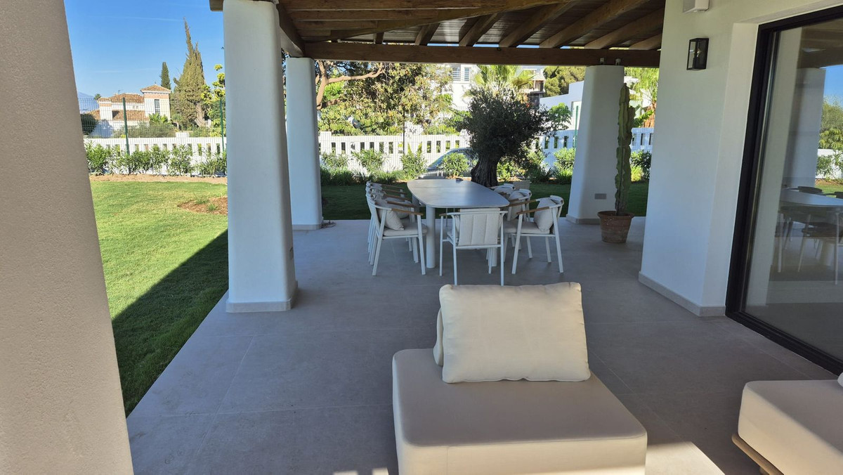 5 Bed Townhouse for sale in El Rosario Costa Del Sol, Málaga, Spain
