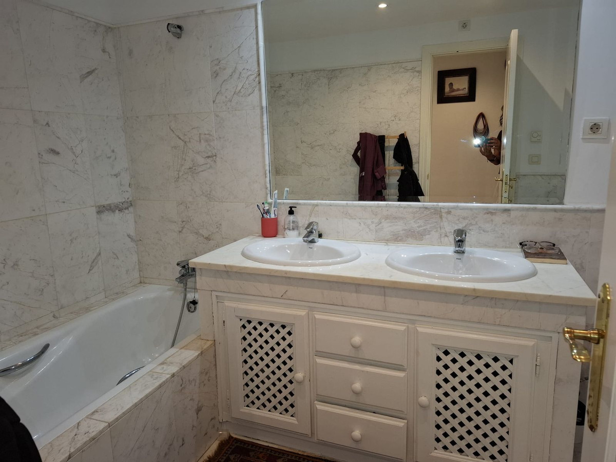 Se vende Apartamento Planta Media de 3 dormitorios en Costa Del Sol, Málaga, España