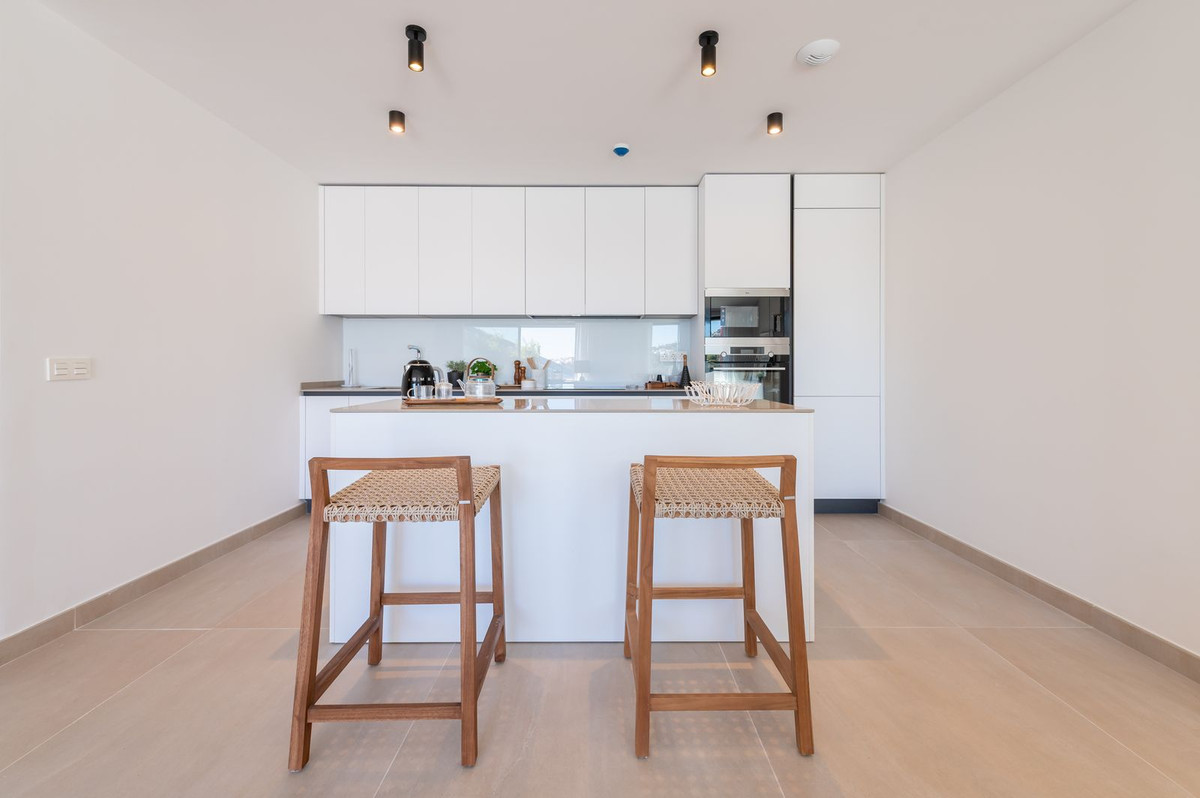 2 Bed Apartment for sale in Fuengirola Costa Del Sol, Málaga, Spain