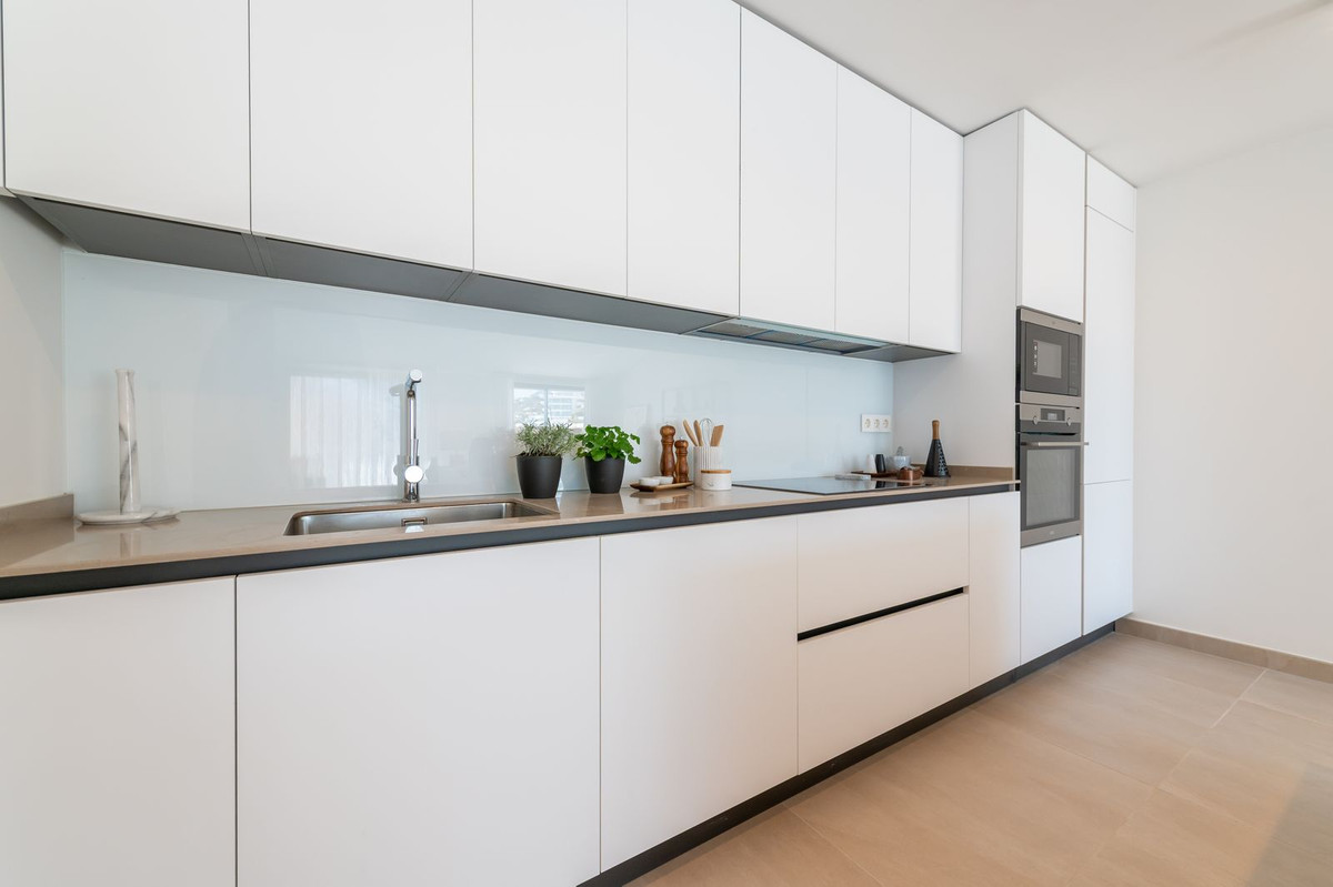 2 Bed Apartment for sale in Fuengirola Costa Del Sol, Málaga, Spain
