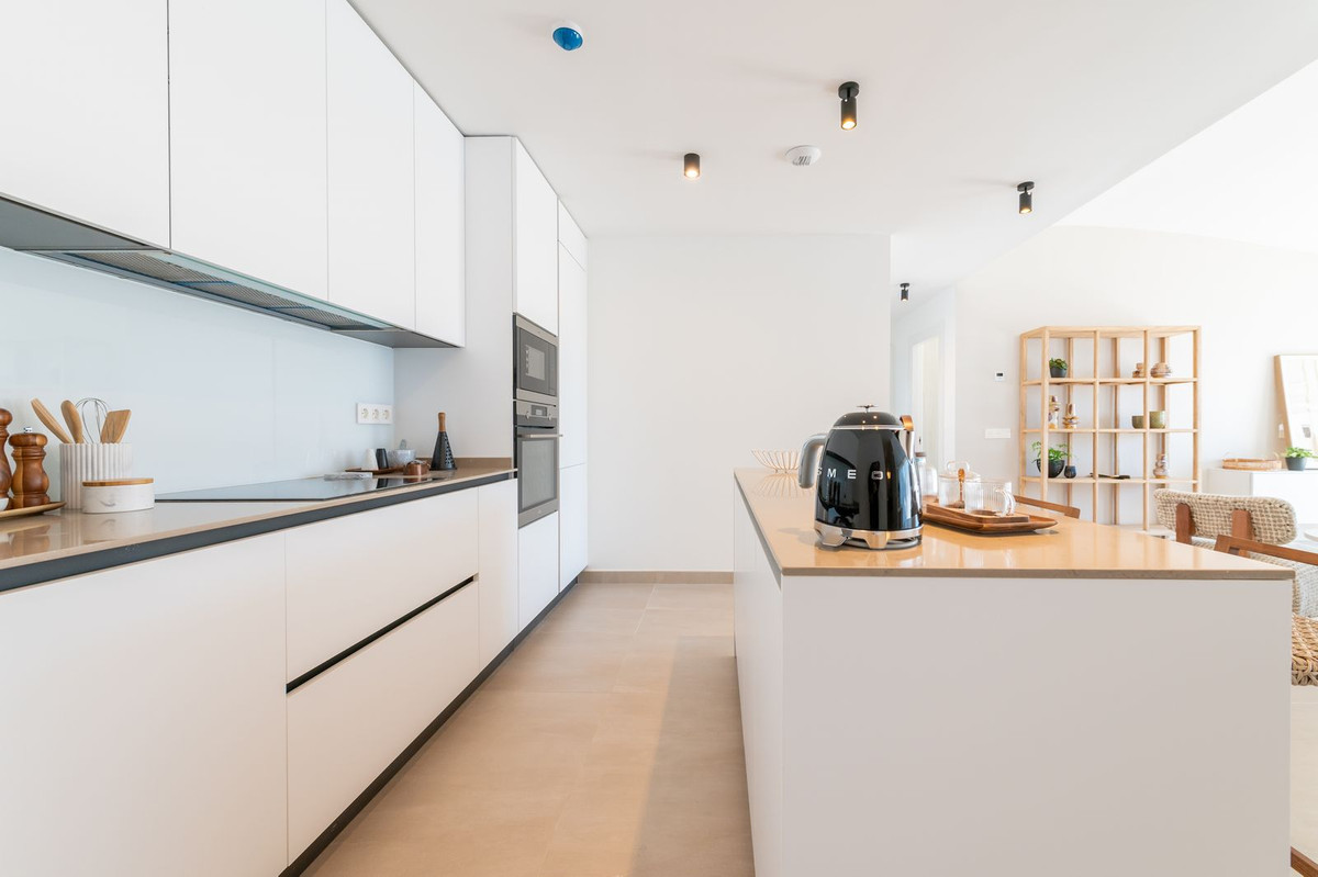 2 Bed Apartment for sale in Fuengirola Costa Del Sol, Málaga, Spain