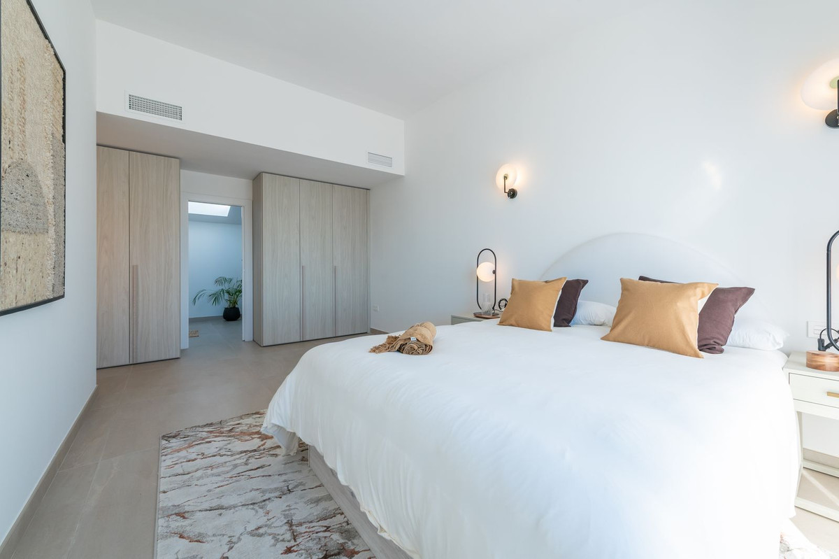 2 Bed Apartment for sale in Fuengirola Costa Del Sol, Málaga, Spain