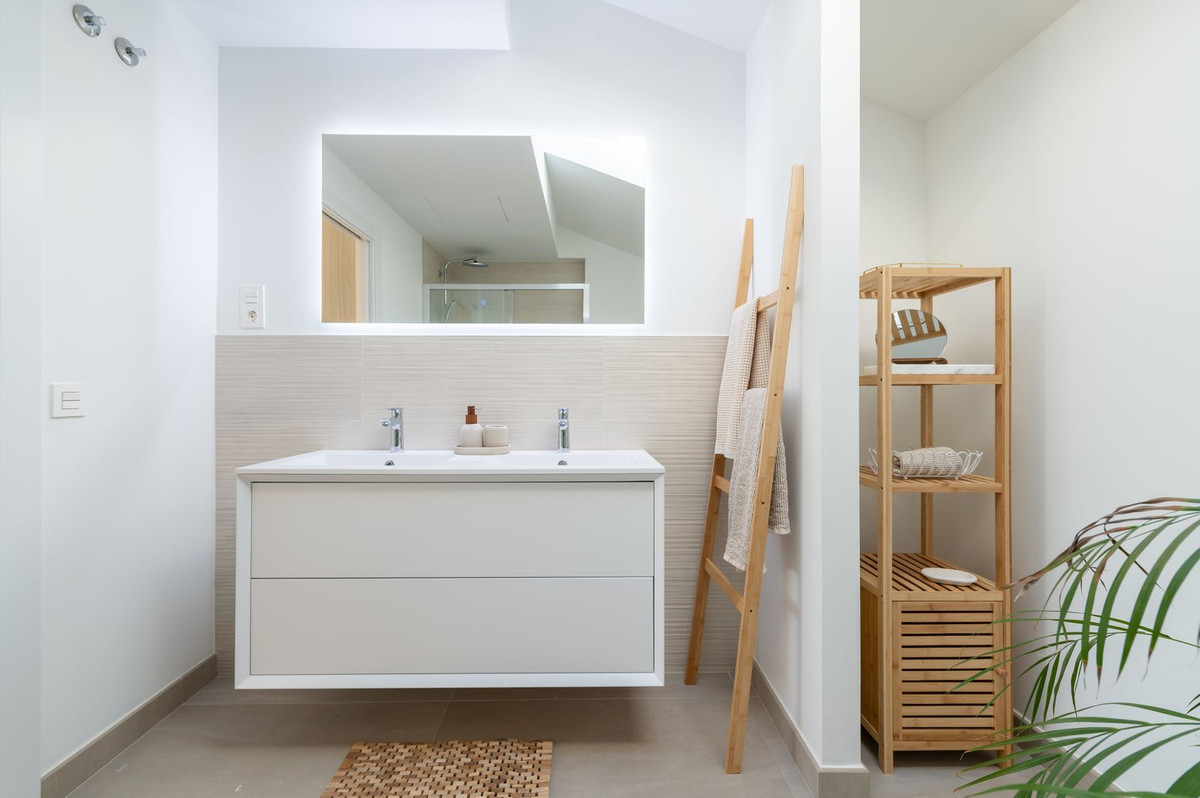 2 Bed Apartment for sale in Fuengirola Costa Del Sol, Málaga, Spain