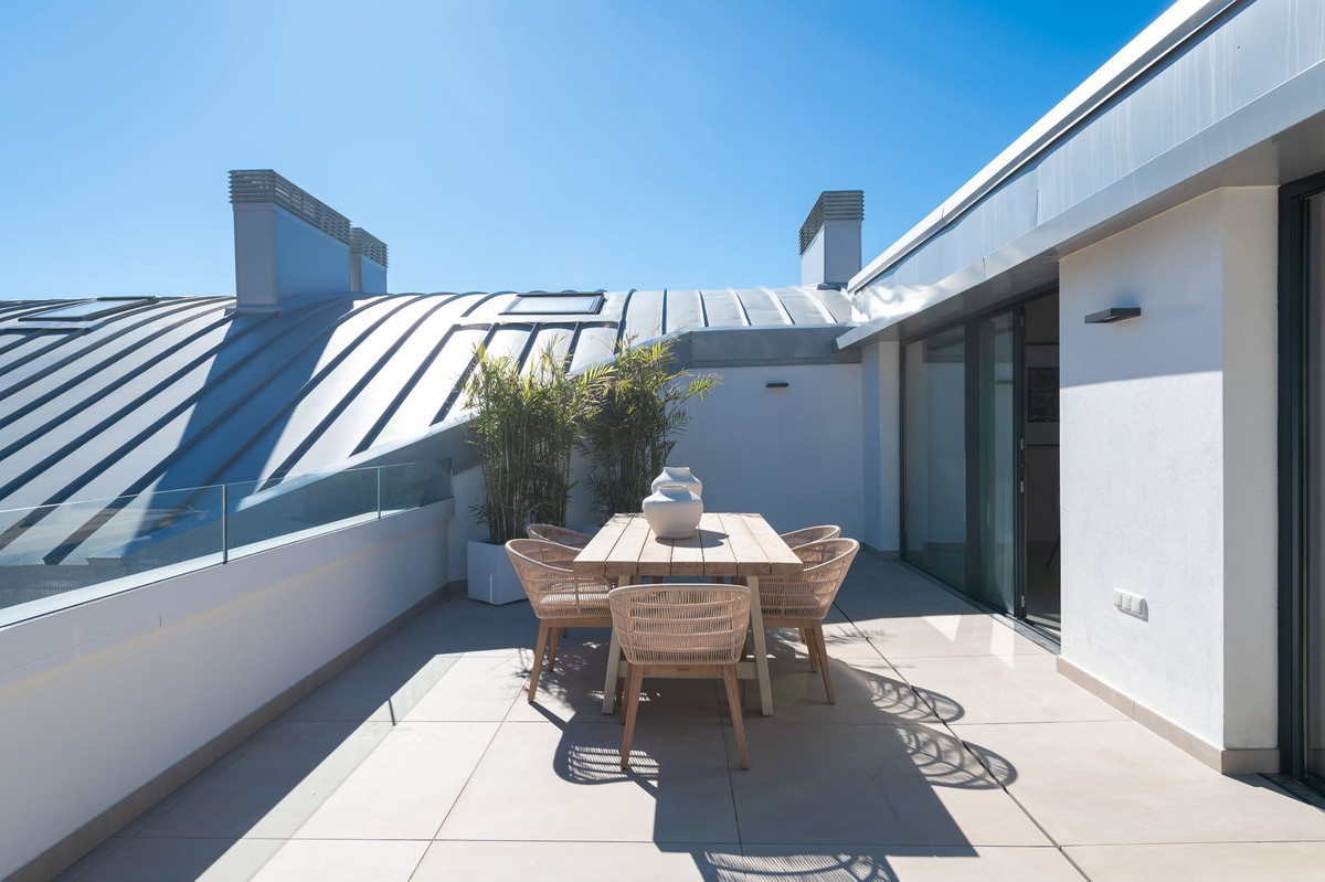 2 Bed Apartment for sale in Fuengirola Costa Del Sol, Málaga, Spain