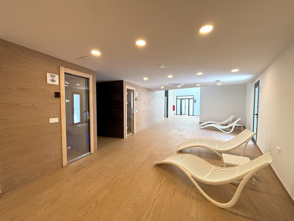 2 Bed Apartment for sale in Fuengirola Costa Del Sol, Málaga, Spain