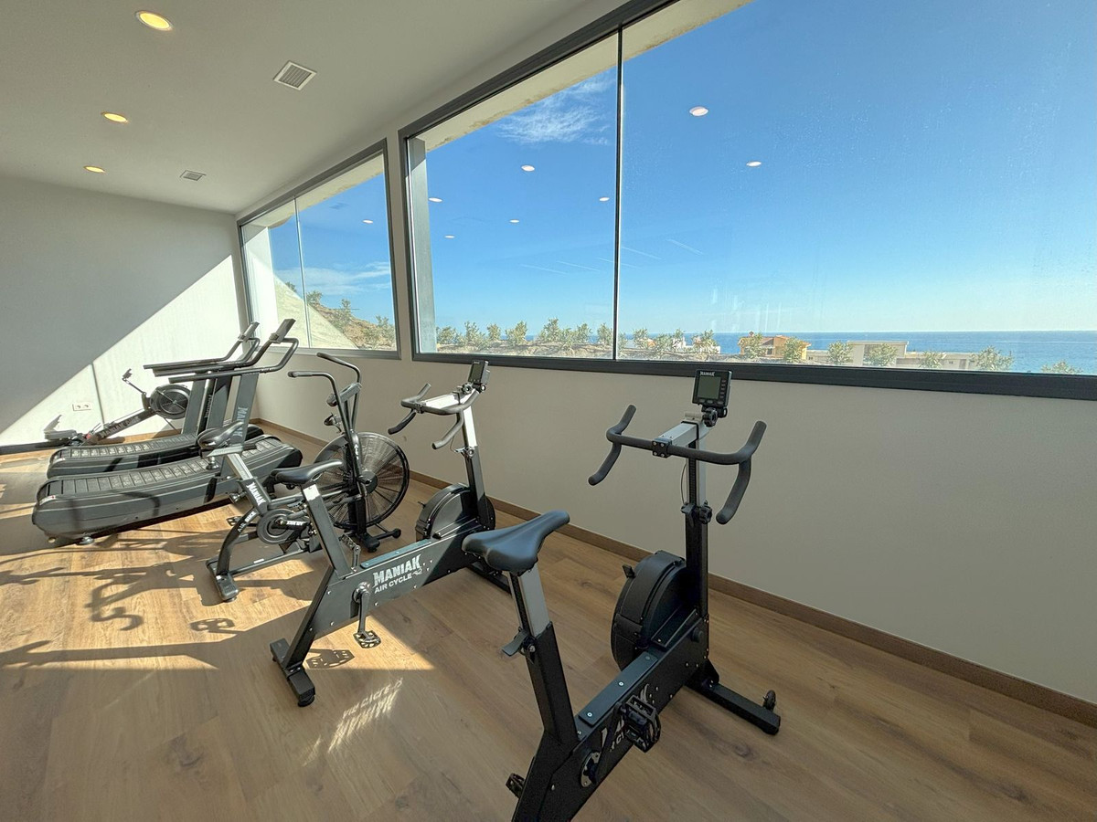 2 Bed Apartment for sale in Fuengirola Costa Del Sol, Málaga, Spain