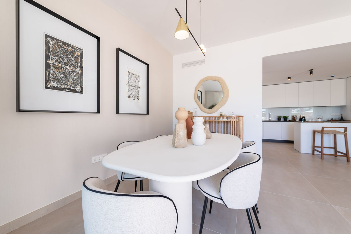 2 Bed Apartment for sale in Fuengirola Costa Del Sol, Málaga, Spain