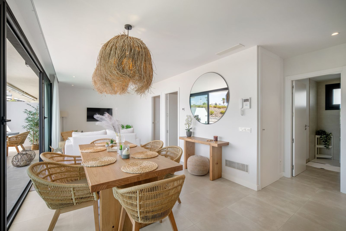 Se vende Apartamento Planta Media de 2 dormitorios en Costa Del Sol, Málaga, España