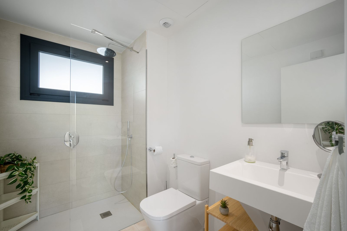 Se vende Apartamento Planta Media de 2 dormitorios en Costa Del Sol, Málaga, España