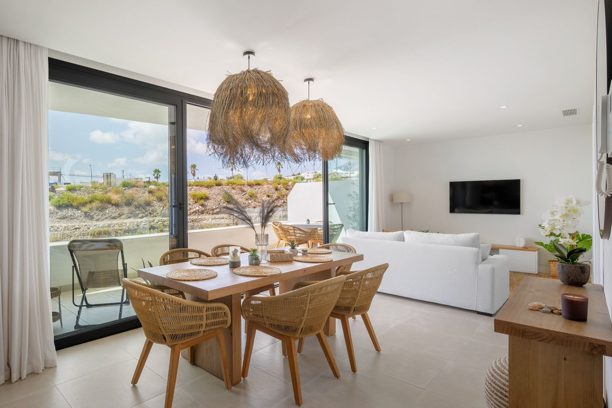 Se vende Apartamento Planta Media de 2 dormitorios en Costa Del Sol, Málaga, España