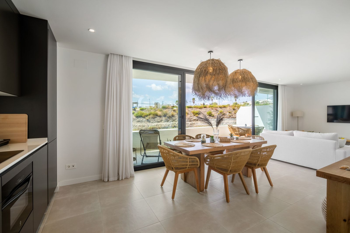 Se vende Apartamento Planta Media de 2 dormitorios en Costa Del Sol, Málaga, España