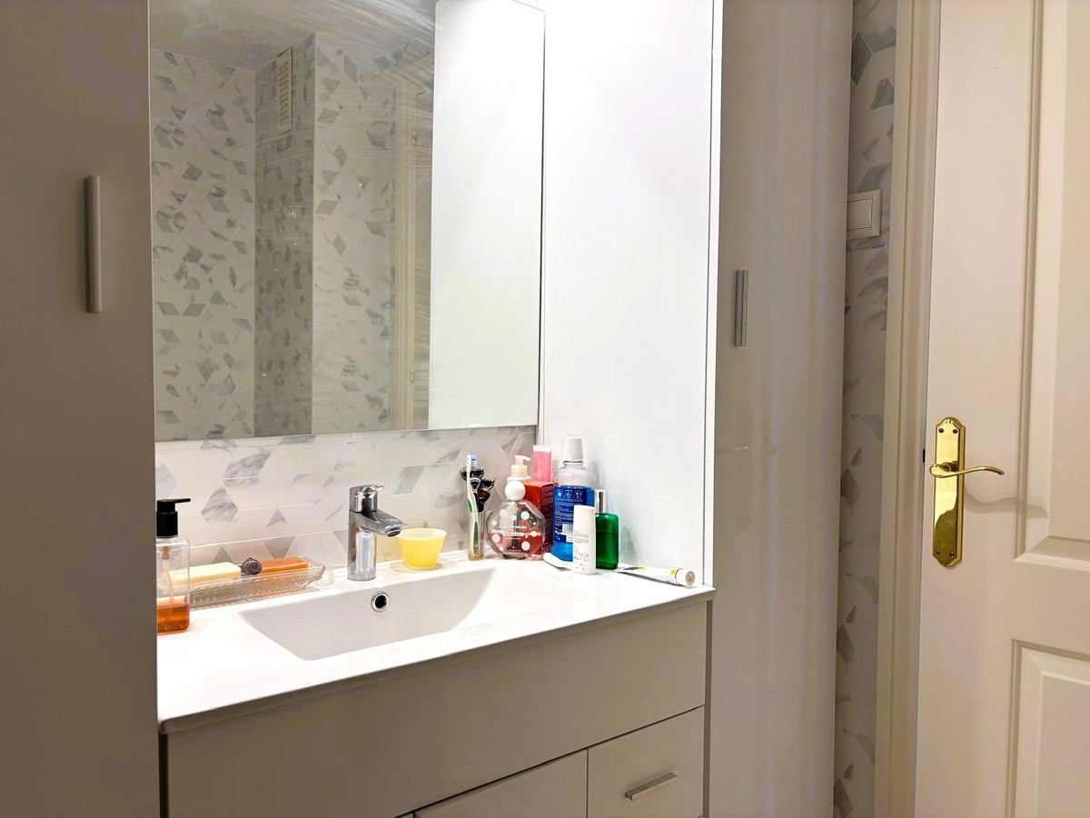 2 Bed Apartment for sale in Calahonda Costa Del Sol, Málaga, Spain