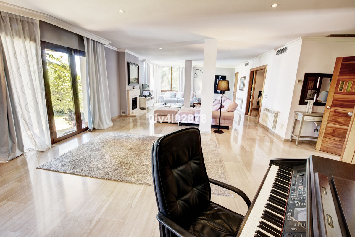 Se vende Villa - Chalet de 6 dormitorios en Costa Del Sol, Málaga, España