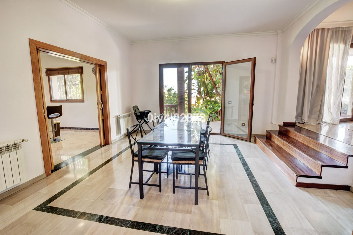 Se vende Villa - Chalet de 6 dormitorios en Costa Del Sol, Málaga, España