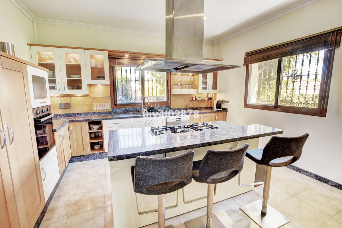 Se vende Villa - Chalet de 6 dormitorios en Costa Del Sol, Málaga, España