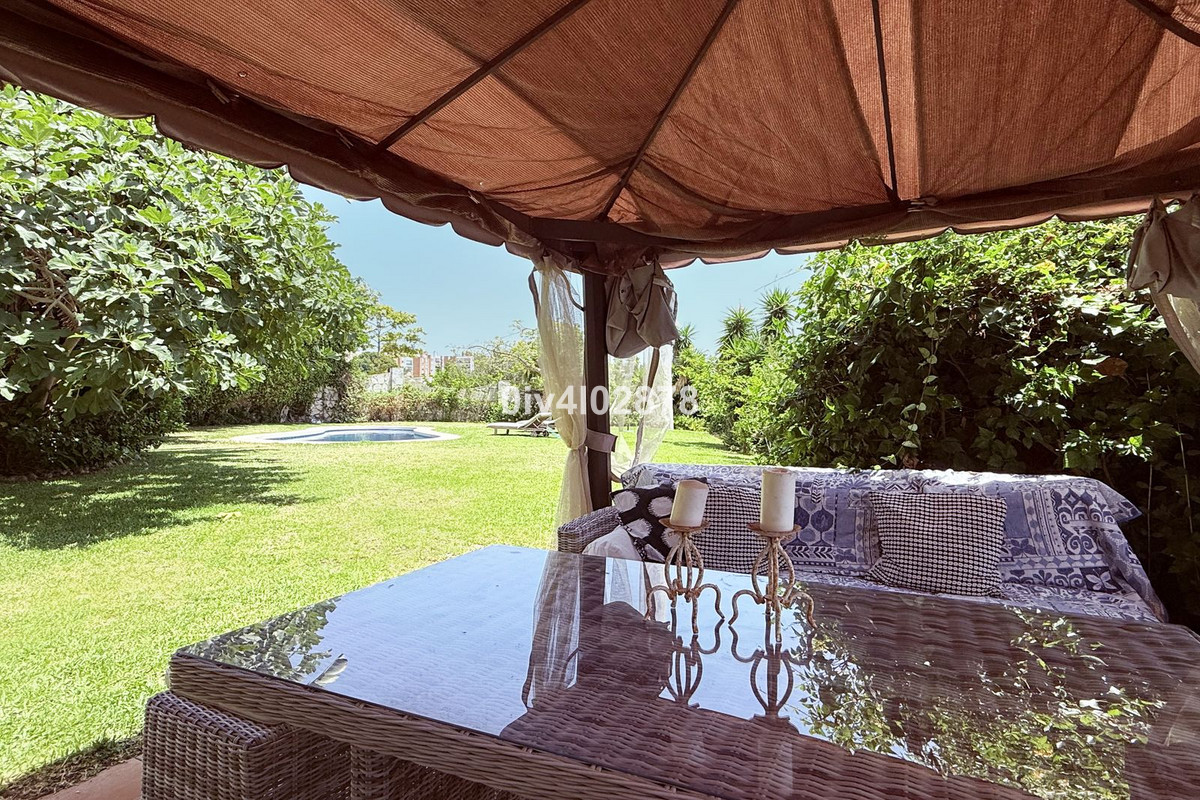 Se vende Villa - Chalet de 6 dormitorios en Costa Del Sol, Málaga, España