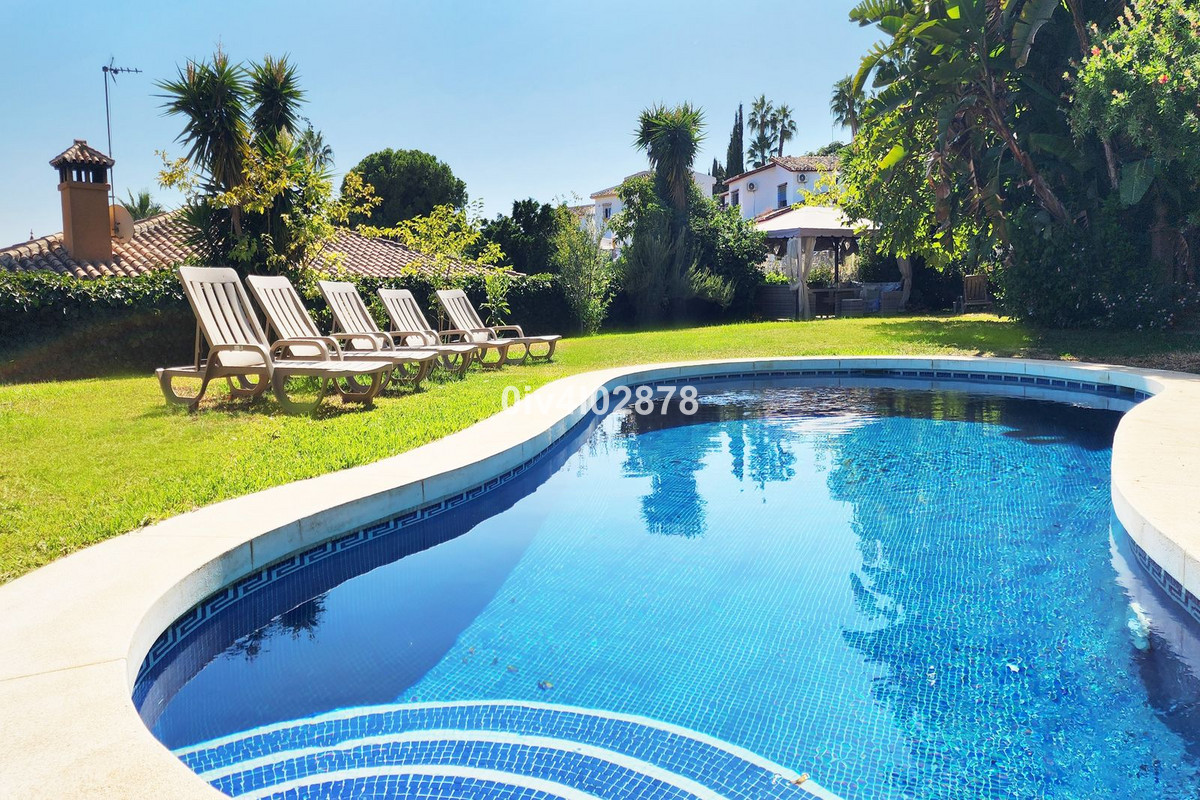 Se vende Villa - Chalet de 6 dormitorios en Costa Del Sol, Málaga, España