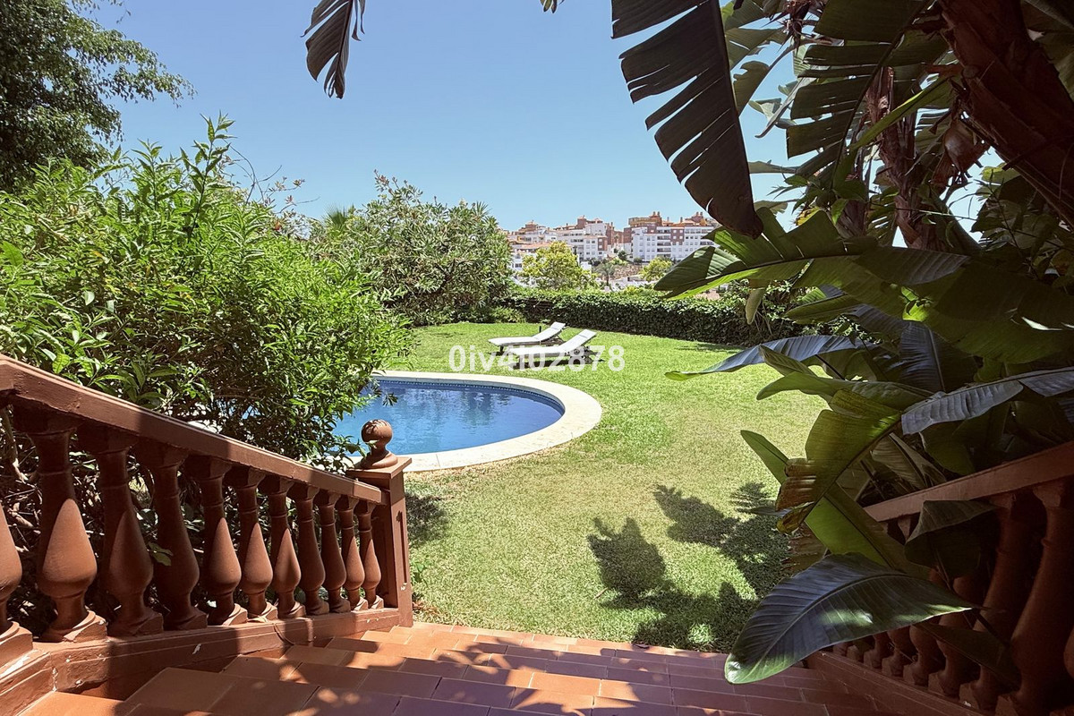 Se vende Villa - Chalet de 6 dormitorios en Costa Del Sol, Málaga, España