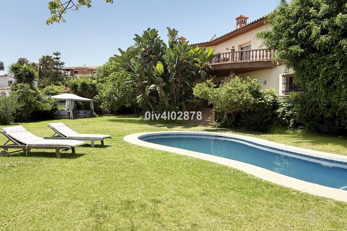 Se vende Villa - Chalet de 6 dormitorios en Costa Del Sol, Málaga, España