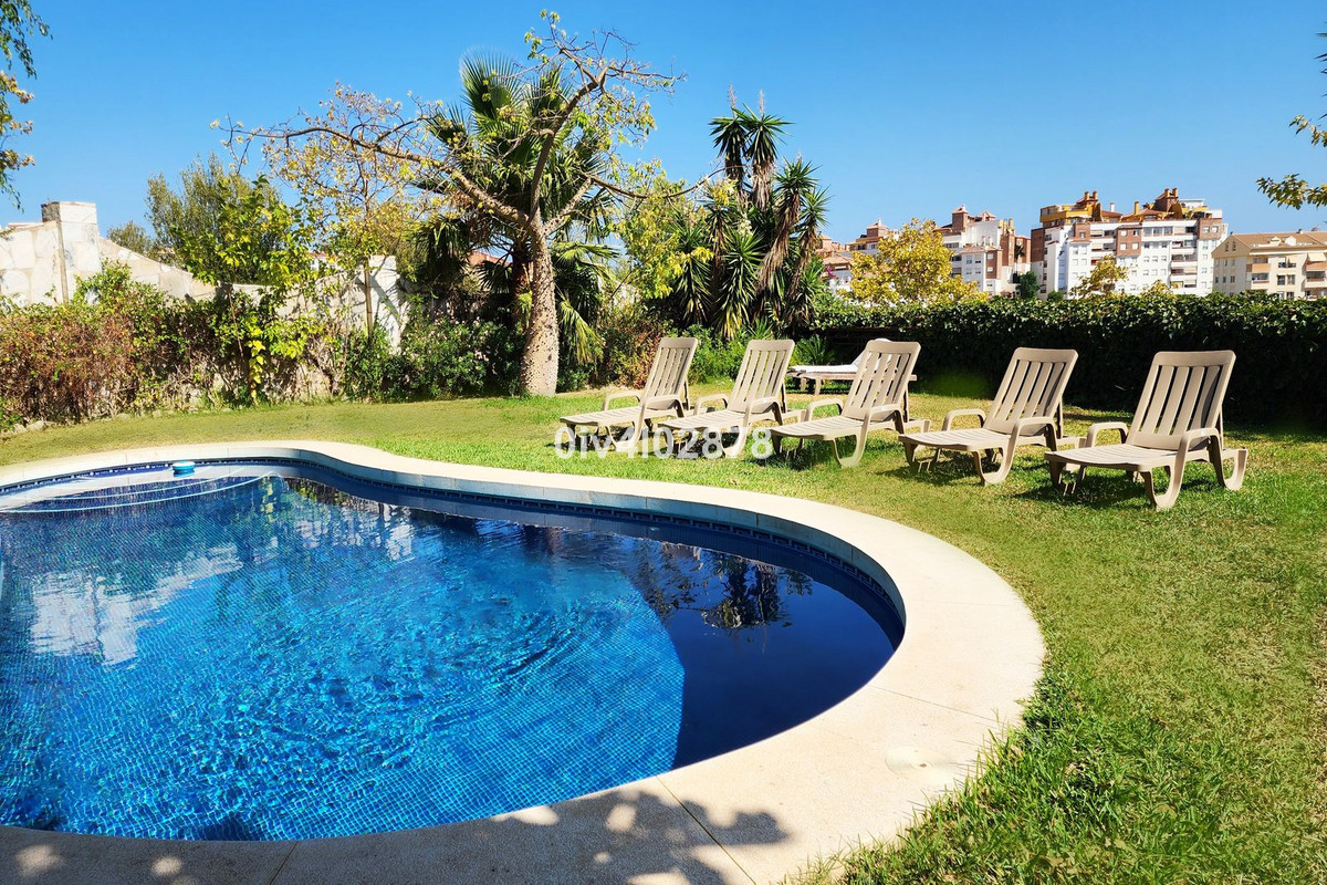 Se vende Villa - Chalet de 6 dormitorios en Costa Del Sol, Málaga, España