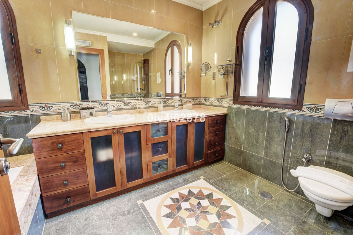 Se vende Villa - Chalet de 6 dormitorios en Costa Del Sol, Málaga, España