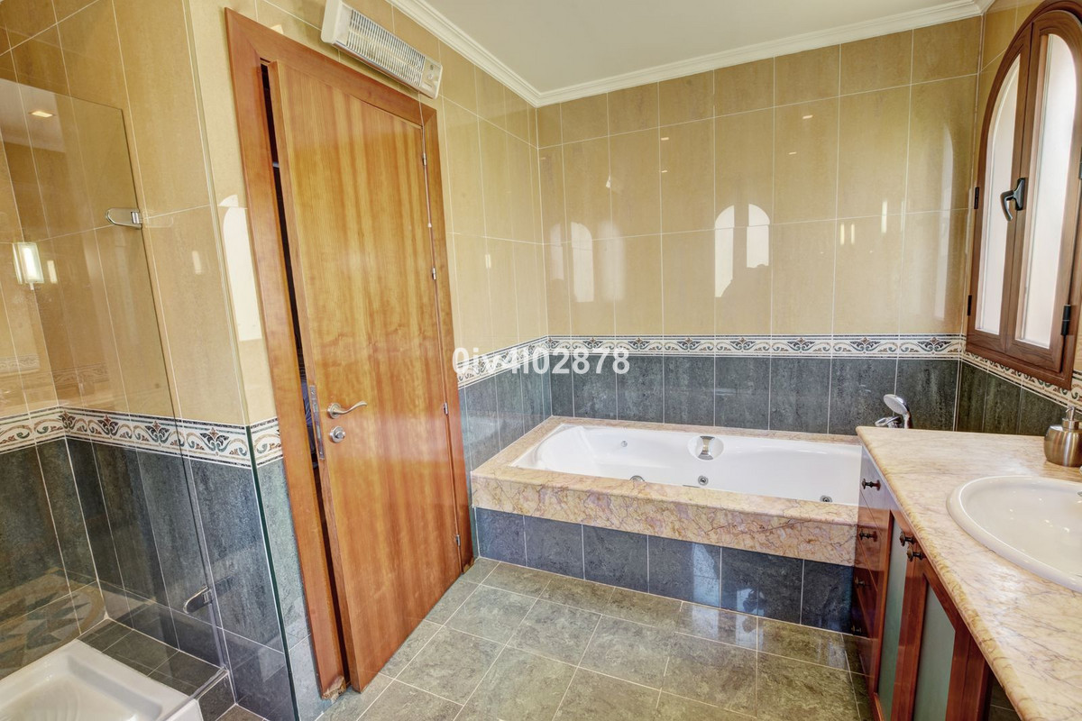 Se vende Villa - Chalet de 6 dormitorios en Costa Del Sol, Málaga, España