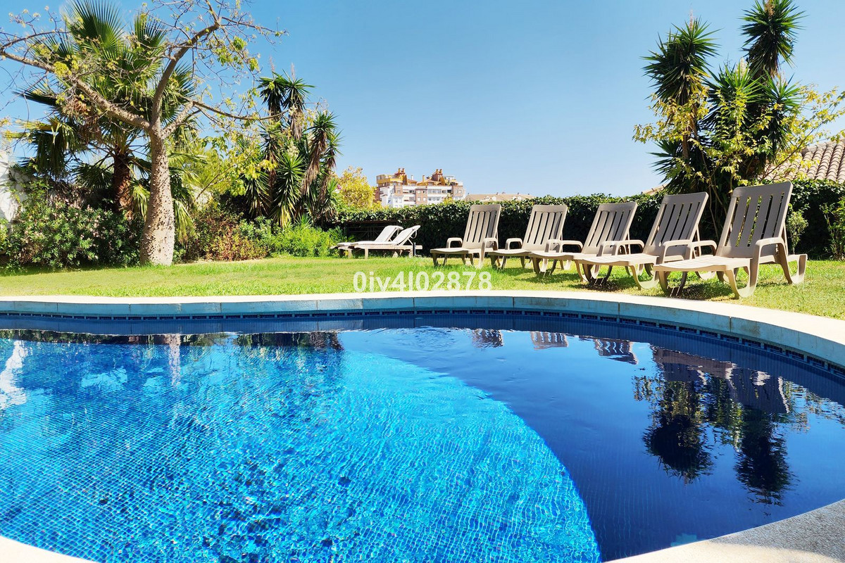Se vende Villa - Chalet de 6 dormitorios en Costa Del Sol, Málaga, España