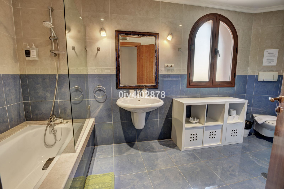 Se vende Villa - Chalet de 6 dormitorios en Costa Del Sol, Málaga, España