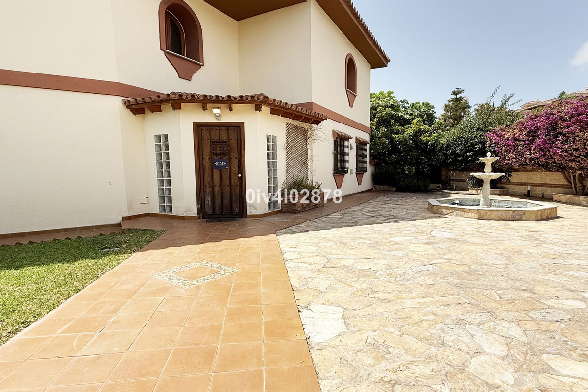 Se vende Villa - Chalet de 6 dormitorios en Costa Del Sol, Málaga, España