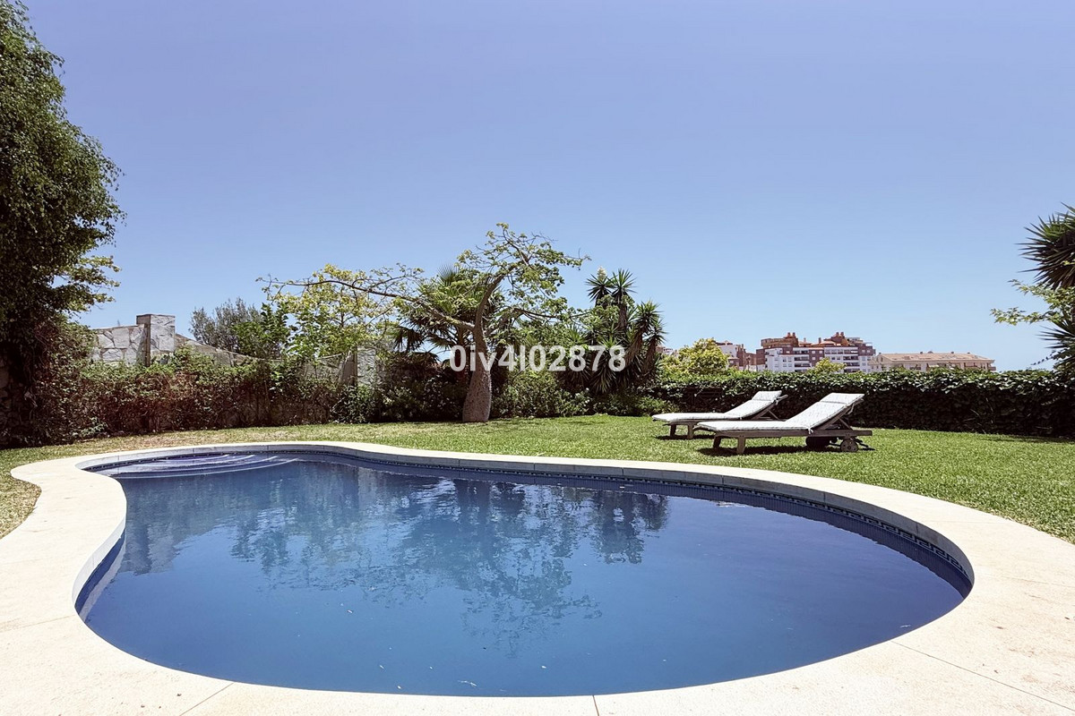 Se vende Villa - Chalet de 6 dormitorios en Costa Del Sol, Málaga, España