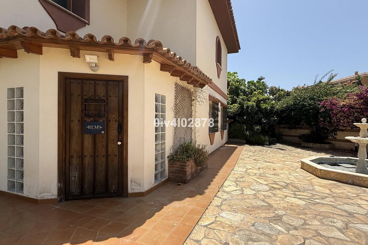 Se vende Villa - Chalet de 6 dormitorios en Costa Del Sol, Málaga, España