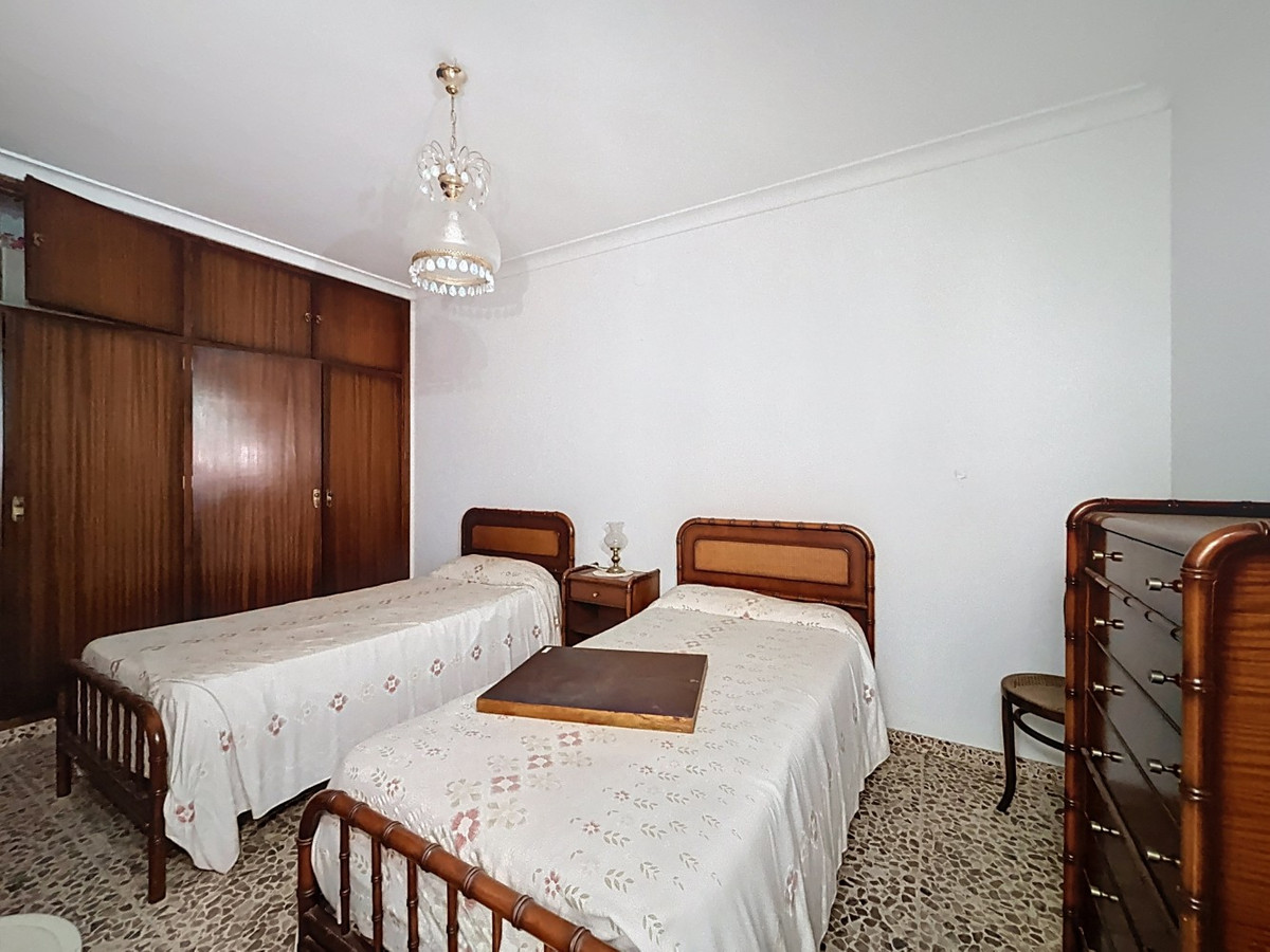 Se vende Pareada de 8 dormitorios en Costa Del Sol East, Málaga, España
