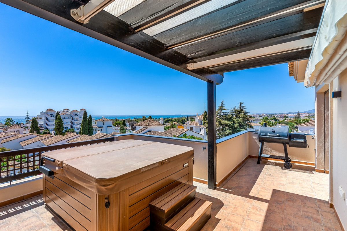 3 Bed Apartment for sale in Nueva Andalucía Costa Del Sol, Málaga, Spain