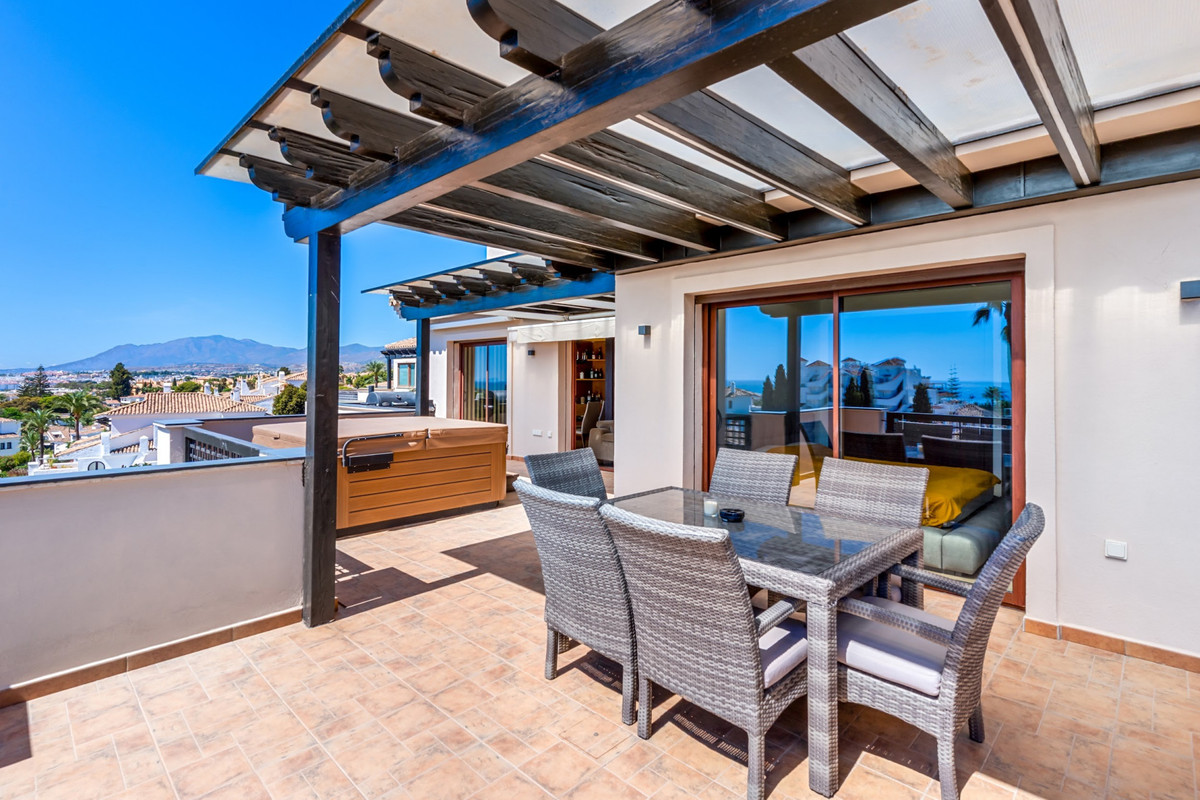 3 Bed Apartment for sale in Nueva Andalucía Costa Del Sol, Málaga, Spain