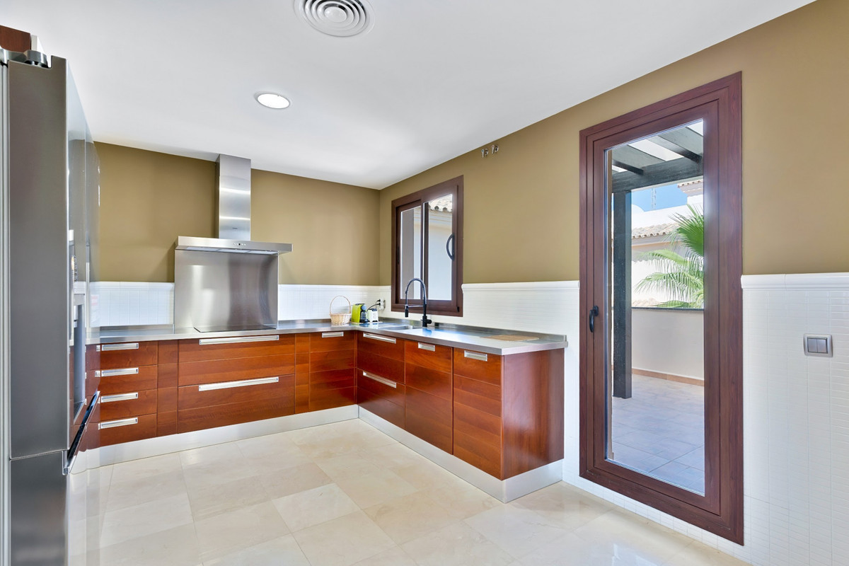 3 Bed Apartment for sale in Nueva Andalucía Costa Del Sol, Málaga, Spain