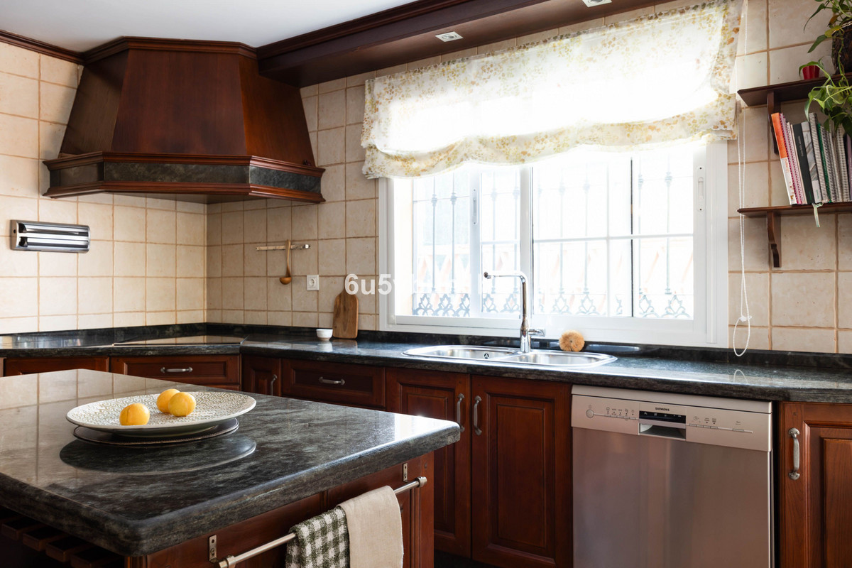 5 Bed Townhouse for sale in Málaga Costa Del Sol, Málaga, Spain