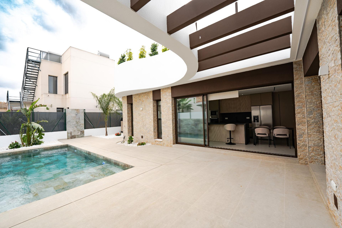 4 Bed Townhouse for sale in Almoradi Costa Blanca, Alicante, Spain