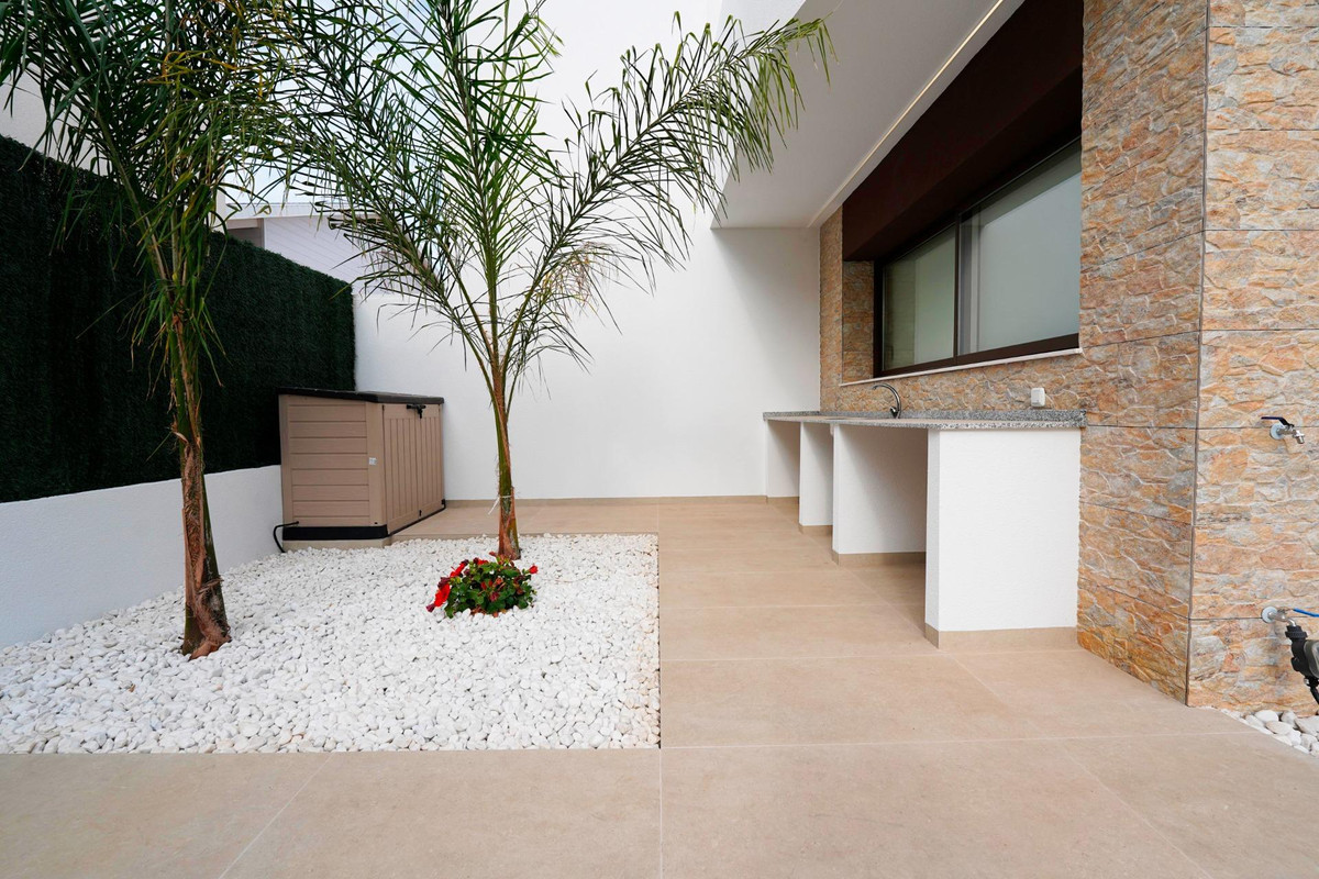 4 Bed Townhouse for sale in Almoradi Costa Blanca, Alicante, Spain