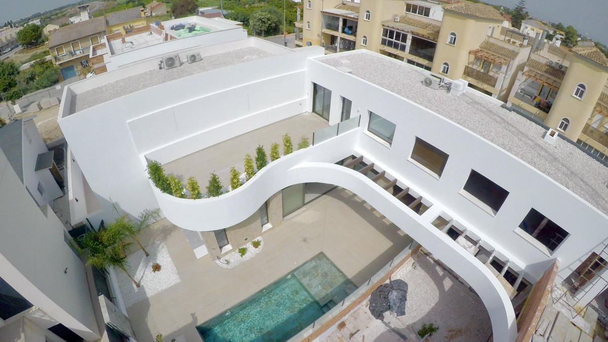 4 Bed Townhouse for sale in Almoradi Costa Blanca, Alicante, Spain