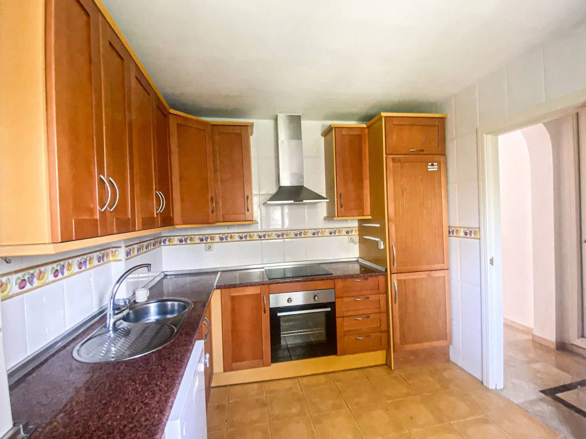 2 Bed Apartment for sale in Nueva Andalucía Costa Del Sol, Málaga, Spain
