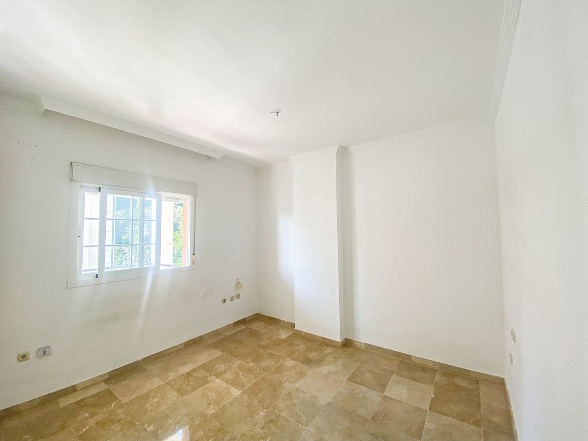 2 Bed Apartment for sale in Nueva Andalucía Costa Del Sol, Málaga, Spain