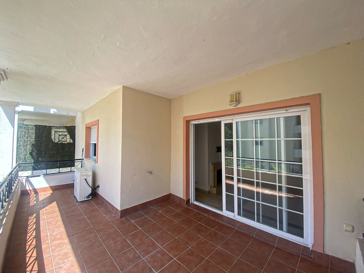 2 Bed Apartment for sale in Nueva Andalucía Costa Del Sol, Málaga, Spain
