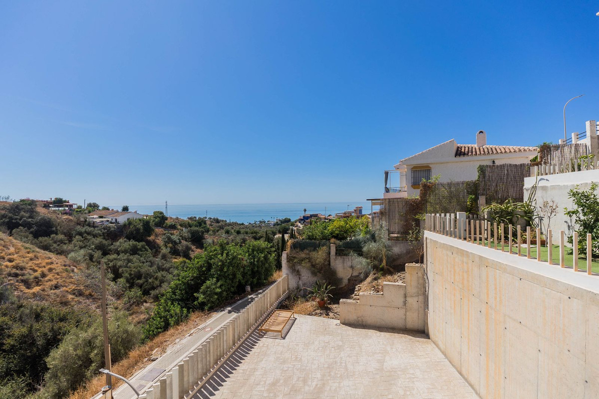 5 Bed Townhouse for sale in Chilches Costa Del Sol East, Málaga, Spain