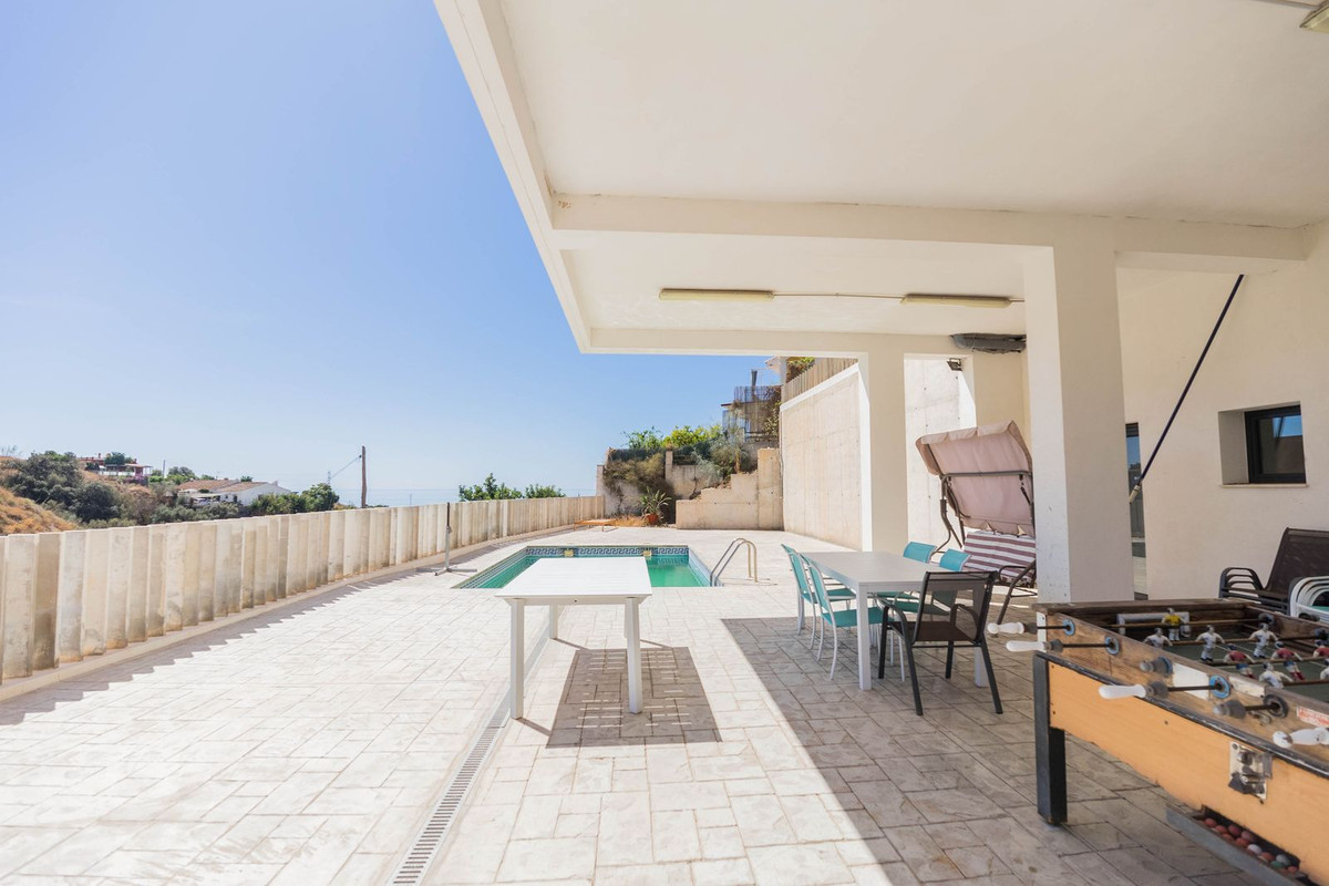 5 Bed Townhouse for sale in Chilches Costa Del Sol East, Málaga, Spain