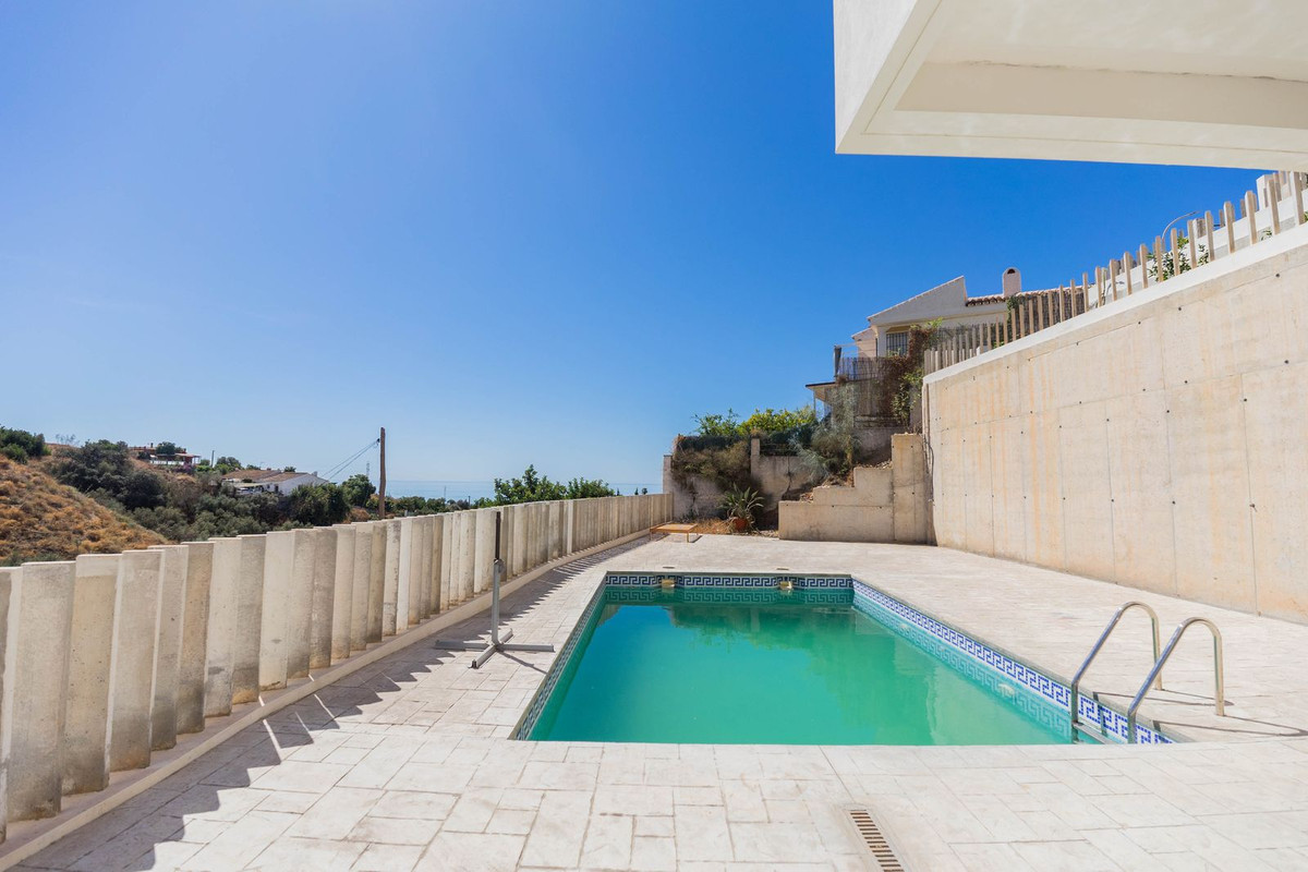 5 Bed Townhouse for sale in Chilches Costa Del Sol East, Málaga, Spain